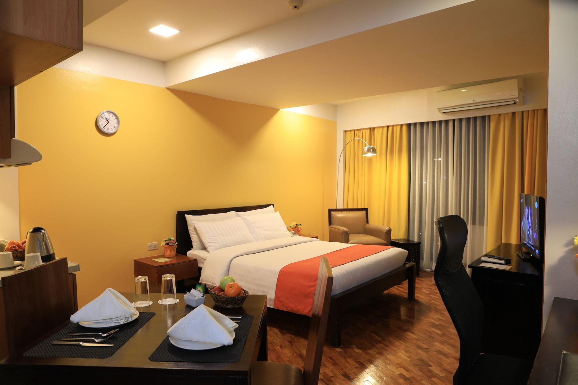 The Malayan Plaza Hotel Pasig City Kültér fotó