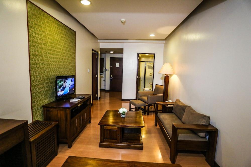 The Malayan Plaza Hotel Pasig City Kültér fotó