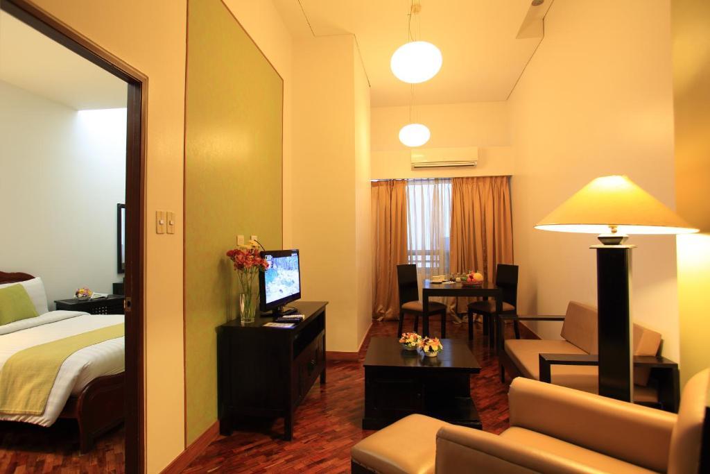 The Malayan Plaza Hotel Pasig City Kültér fotó