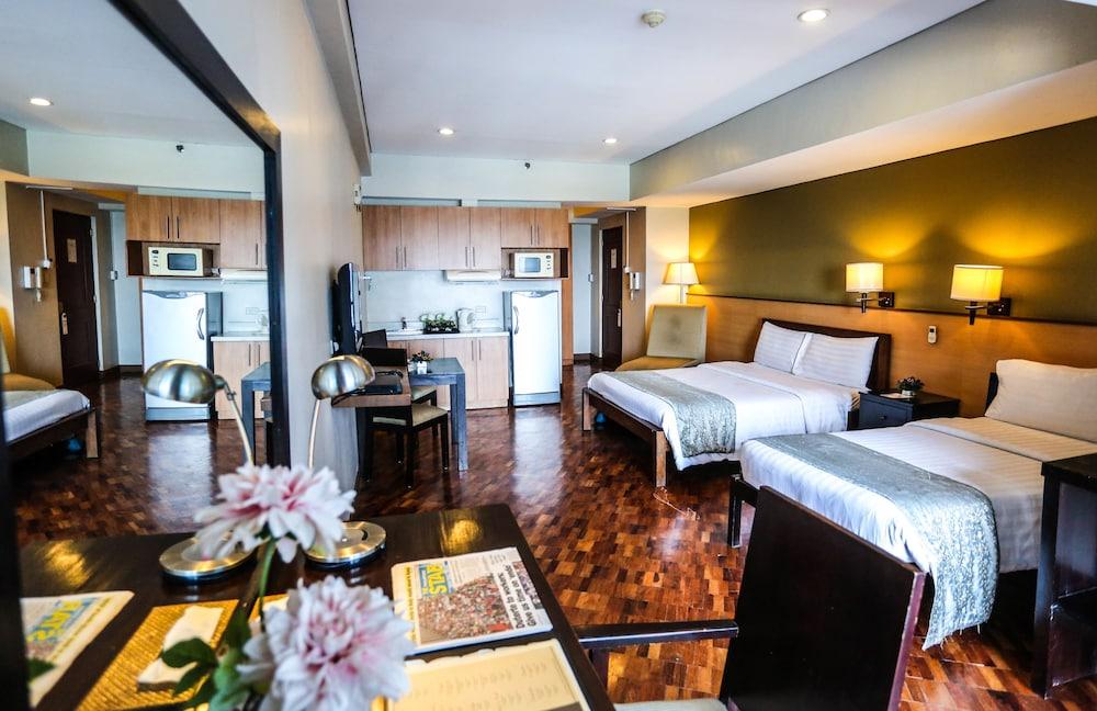 The Malayan Plaza Hotel Pasig City Kültér fotó