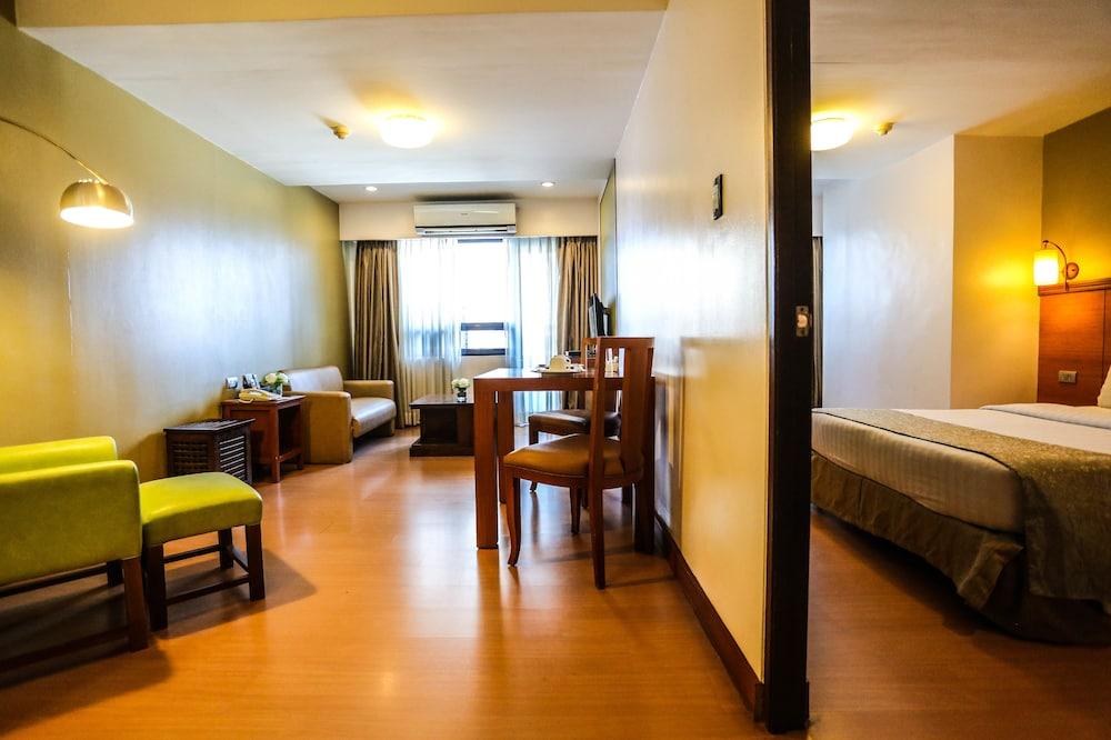 The Malayan Plaza Hotel Pasig City Kültér fotó