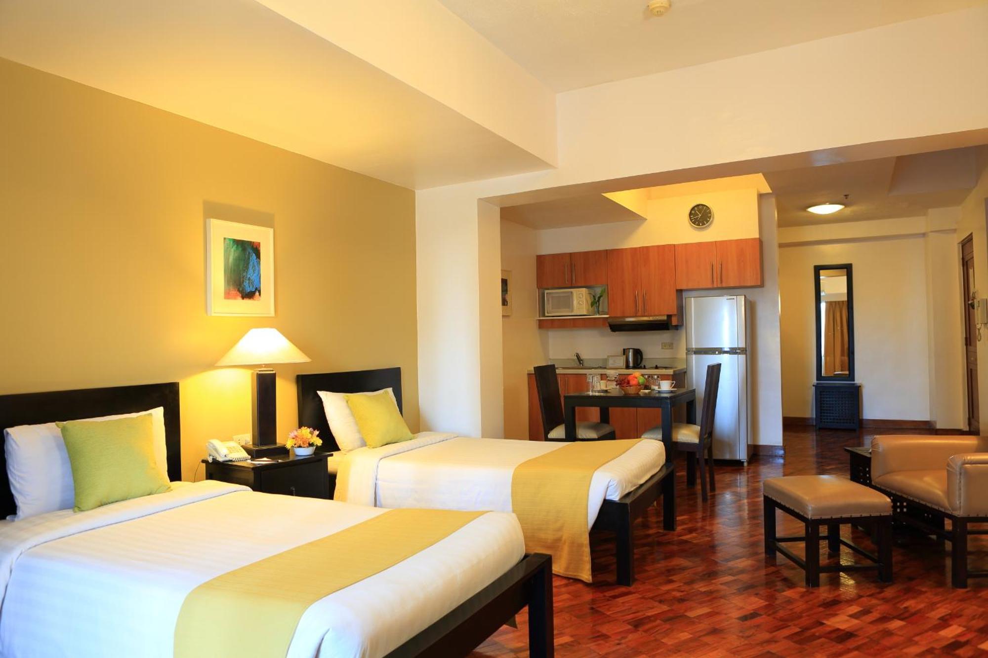 The Malayan Plaza Hotel Pasig City Kültér fotó