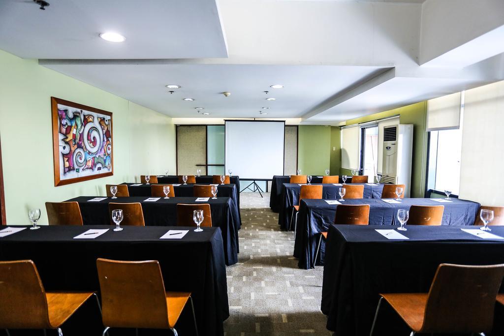 The Malayan Plaza Hotel Pasig City Kültér fotó