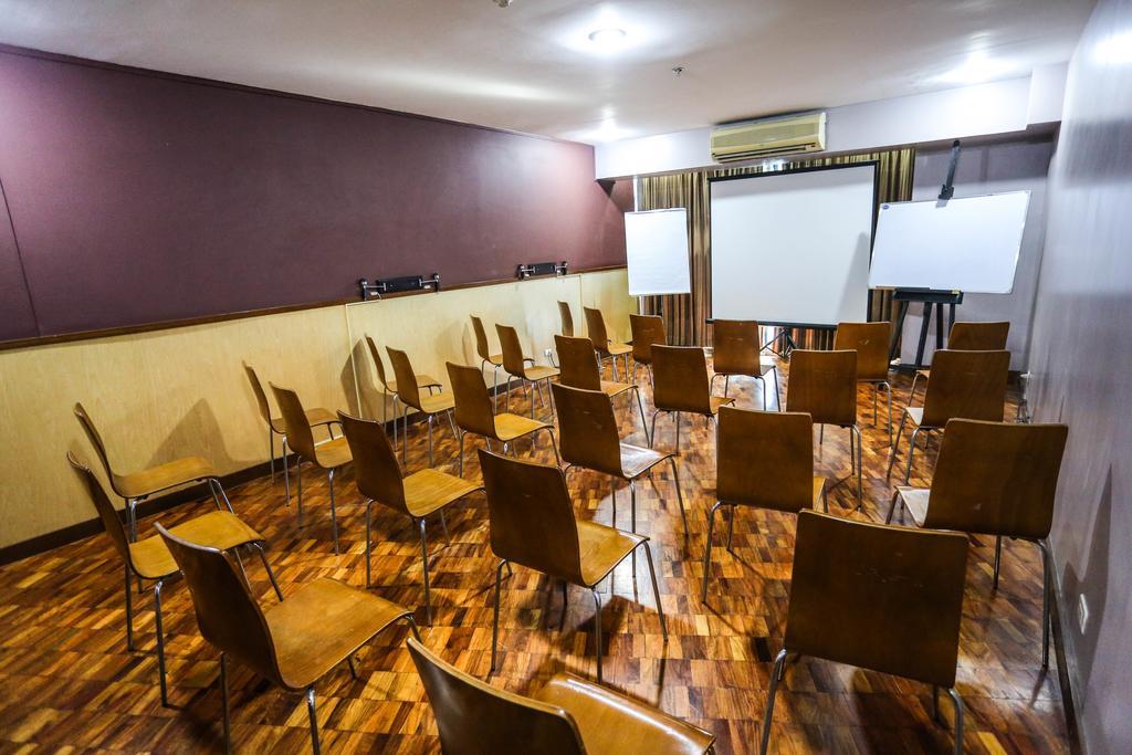 The Malayan Plaza Hotel Pasig City Kültér fotó