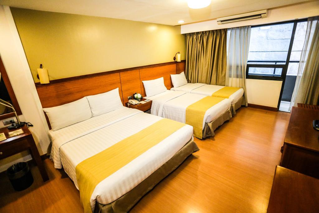 The Malayan Plaza Hotel Pasig City Kültér fotó