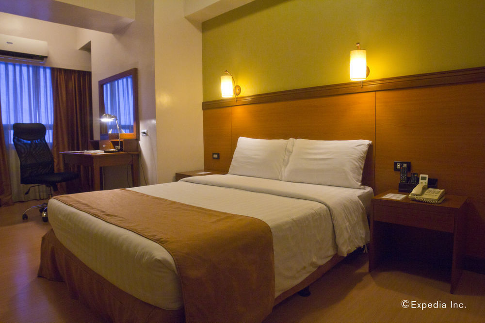 The Malayan Plaza Hotel Pasig City Kültér fotó