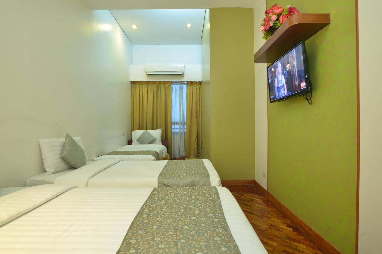 The Malayan Plaza Hotel Pasig City Kültér fotó