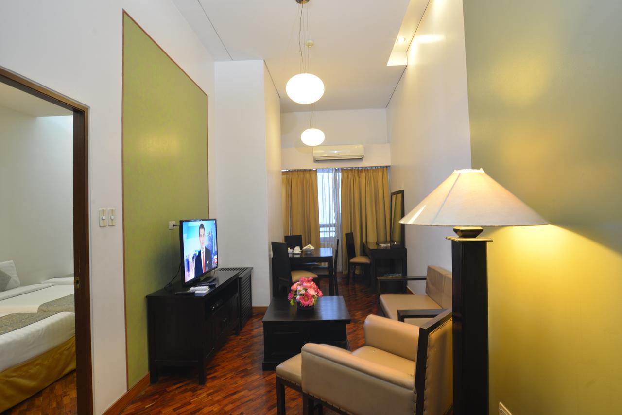 The Malayan Plaza Hotel Pasig City Kültér fotó