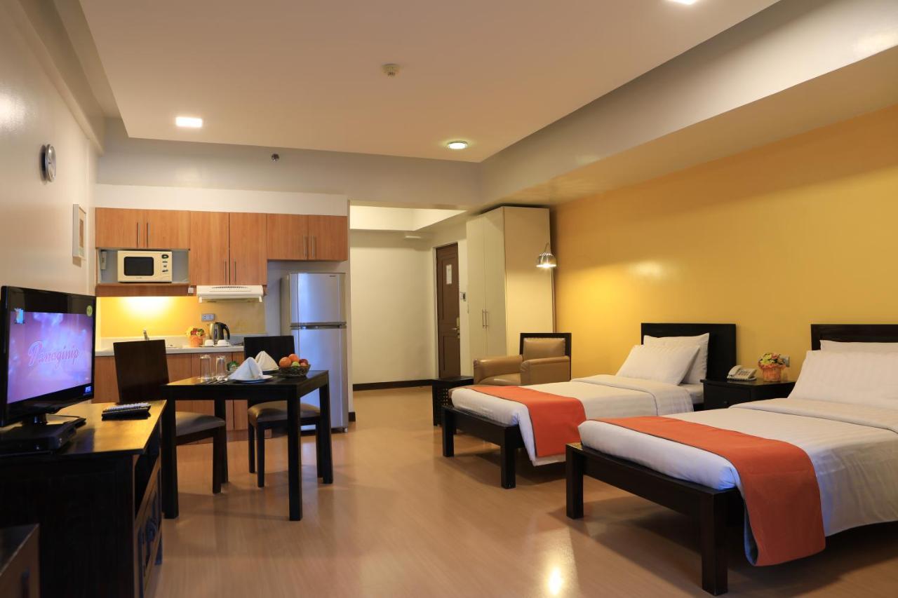 The Malayan Plaza Hotel Pasig City Kültér fotó