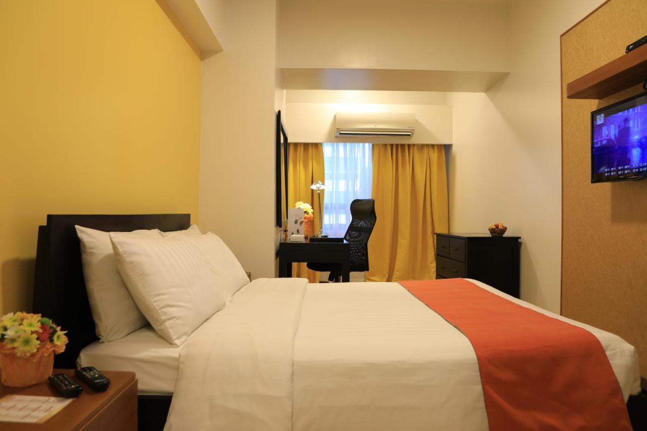 The Malayan Plaza Hotel Pasig City Kültér fotó