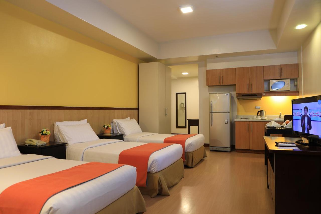 The Malayan Plaza Hotel Pasig City Kültér fotó