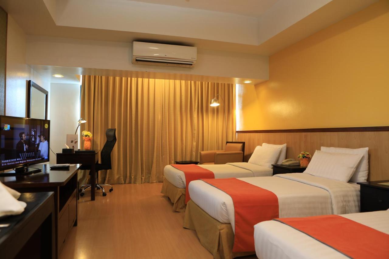 The Malayan Plaza Hotel Pasig City Kültér fotó