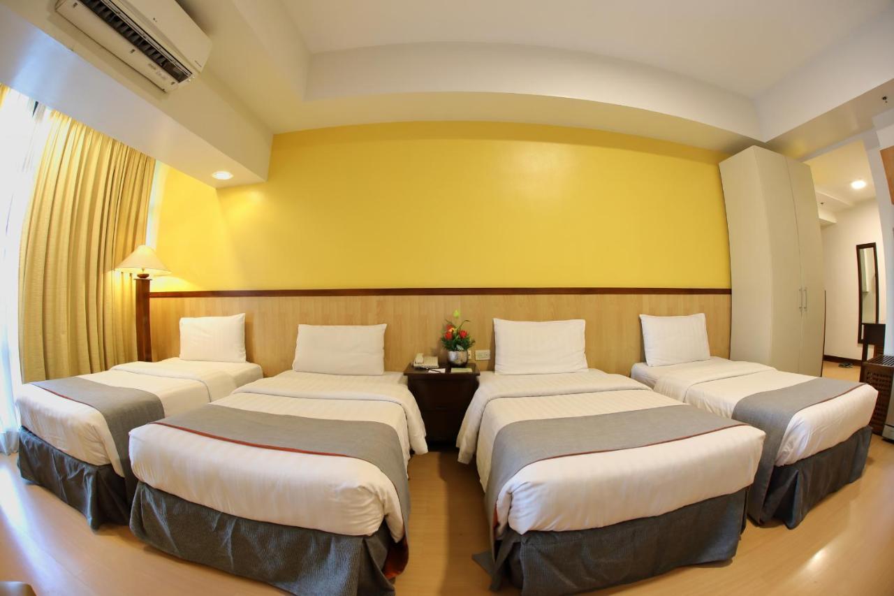 The Malayan Plaza Hotel Pasig City Kültér fotó